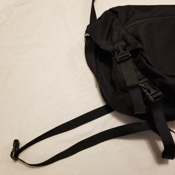 MEC Black Messenger Bag Cross Body Gorpcore Side Bag Laptop Large 17" w/ Pockets - Picture 4 of 14